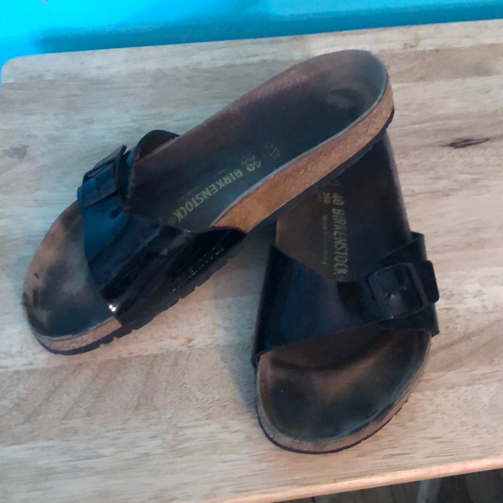 Birkenstock’s size 40 black Madrid’s wblack soles